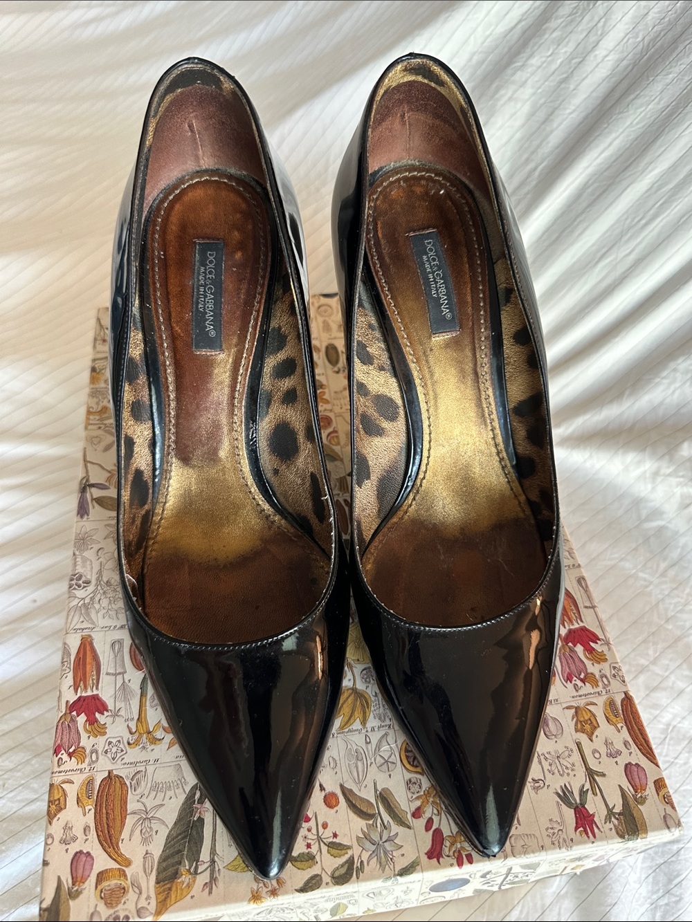 Dolce & Gabbana - Black Patent Pointed Toe Pumps Made in Italy - 38.5